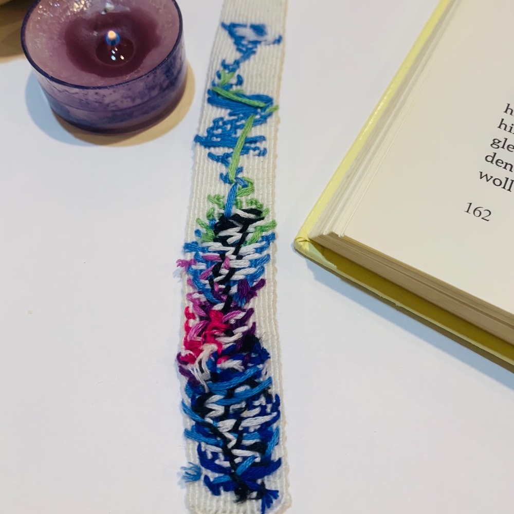 Feather knotted bookmark - Picture 4 of 4